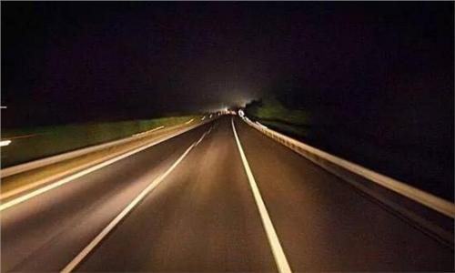 为什么高速公路上没有路灯🏡? 为什么高速公路上没有路灯?