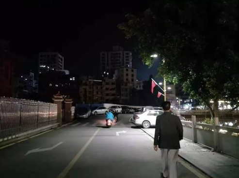 路灯陪伴沐鸣的生活 路灯陪伴沐鸣的生活